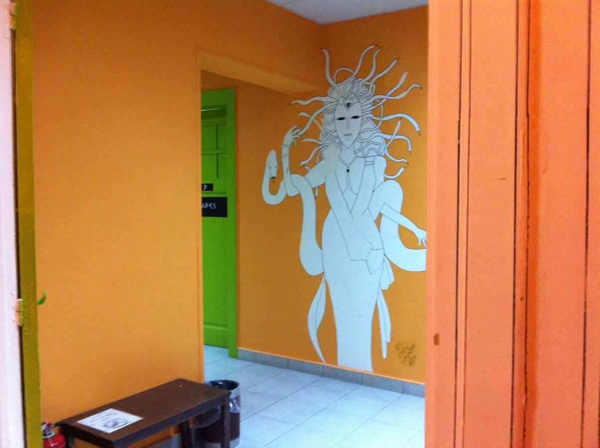 Zeus Hostel *