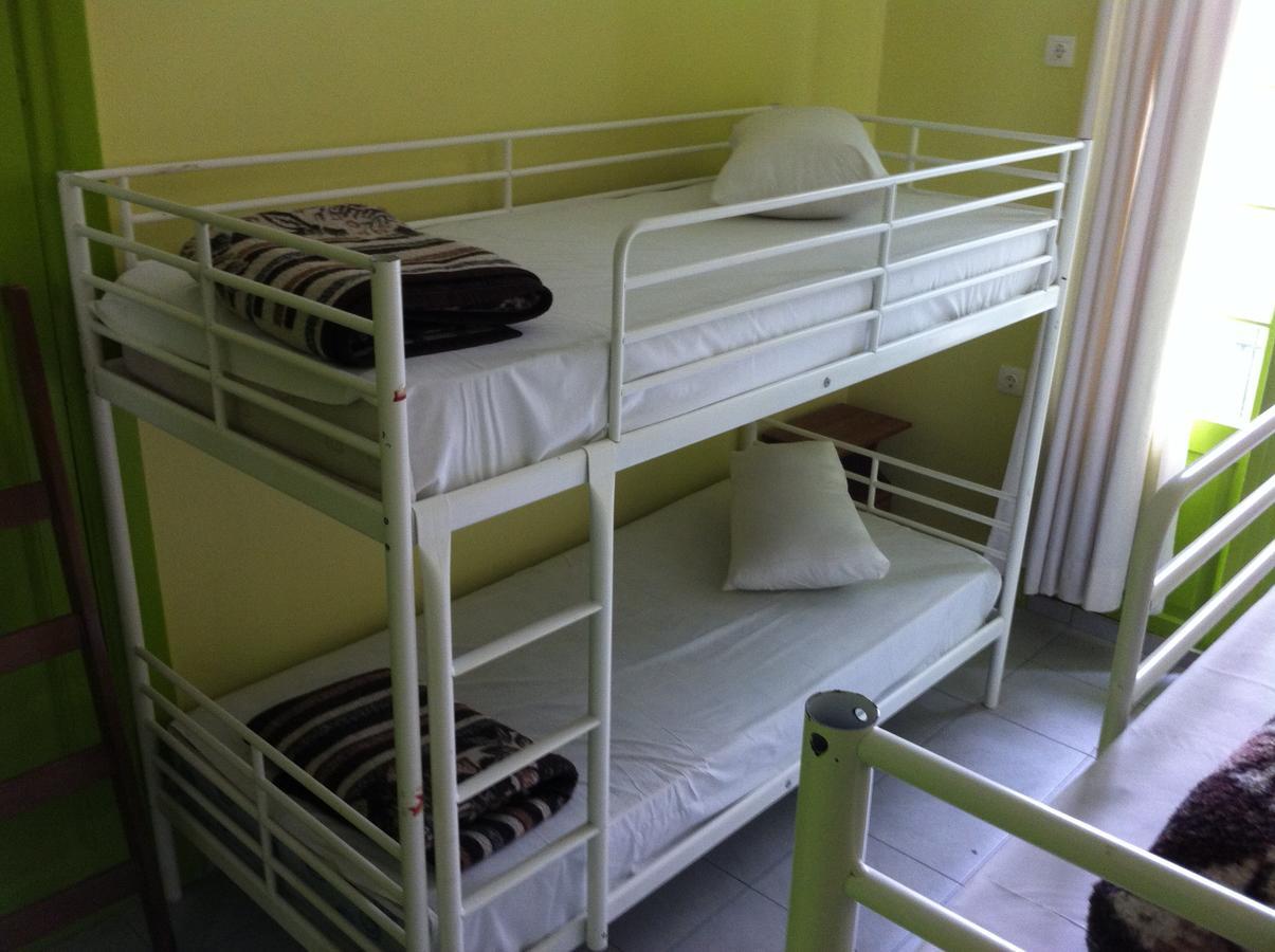 Zeus Hostel *